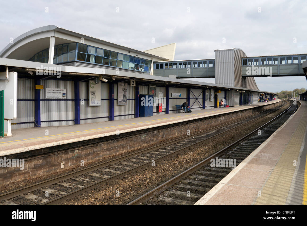 Bristol Parkway Railway Station plataformas 2 y 3. Foto de stock