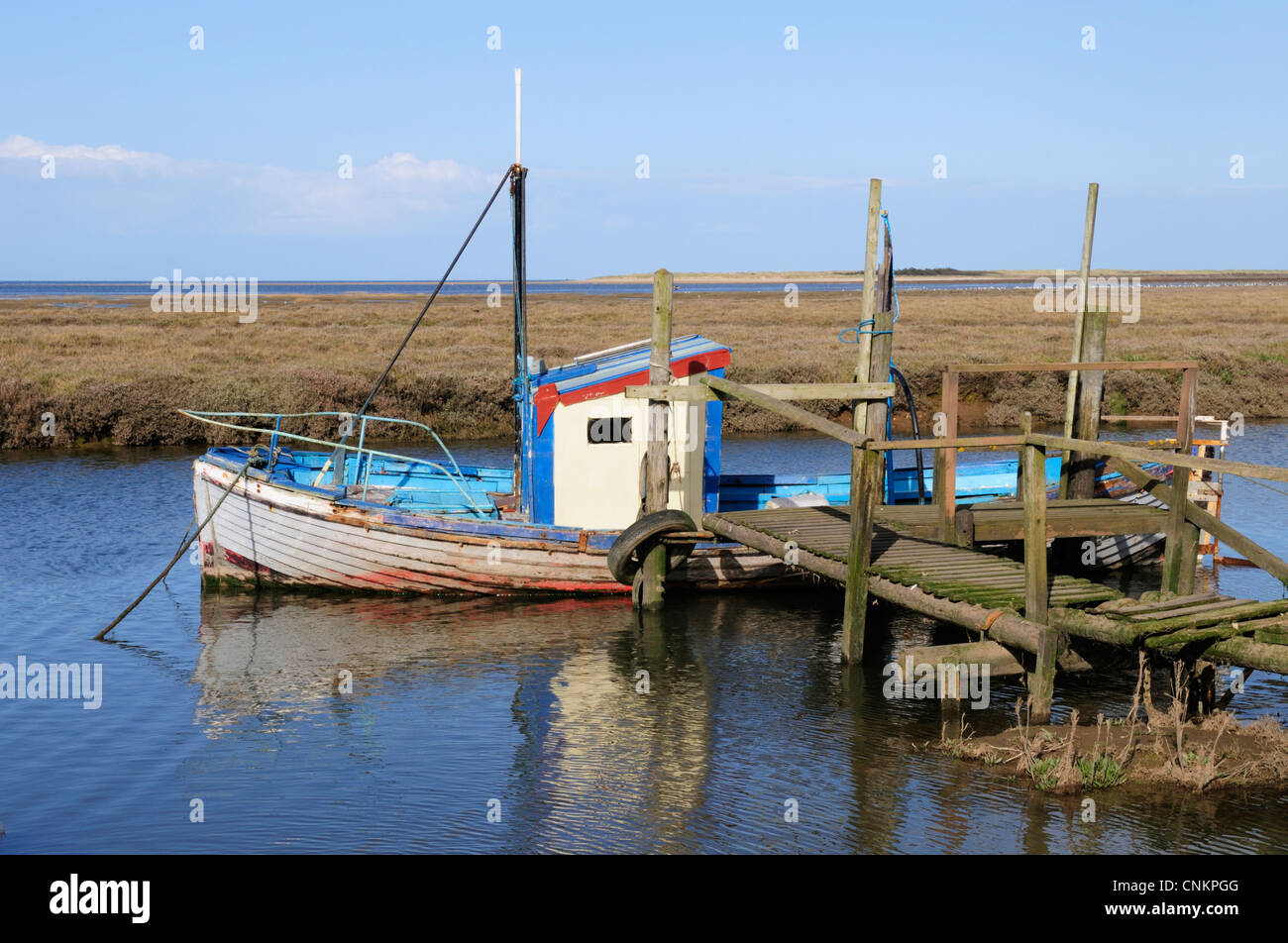 Barco de pesca en Thornham, Norfolk, Inglaterra, Reino Unido. Foto de stock