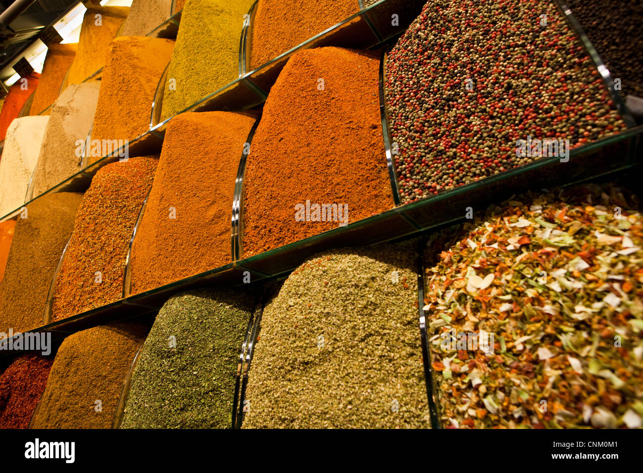 Las especias en el Bazar Egipcio de Estambul, Turquía Foto de stock