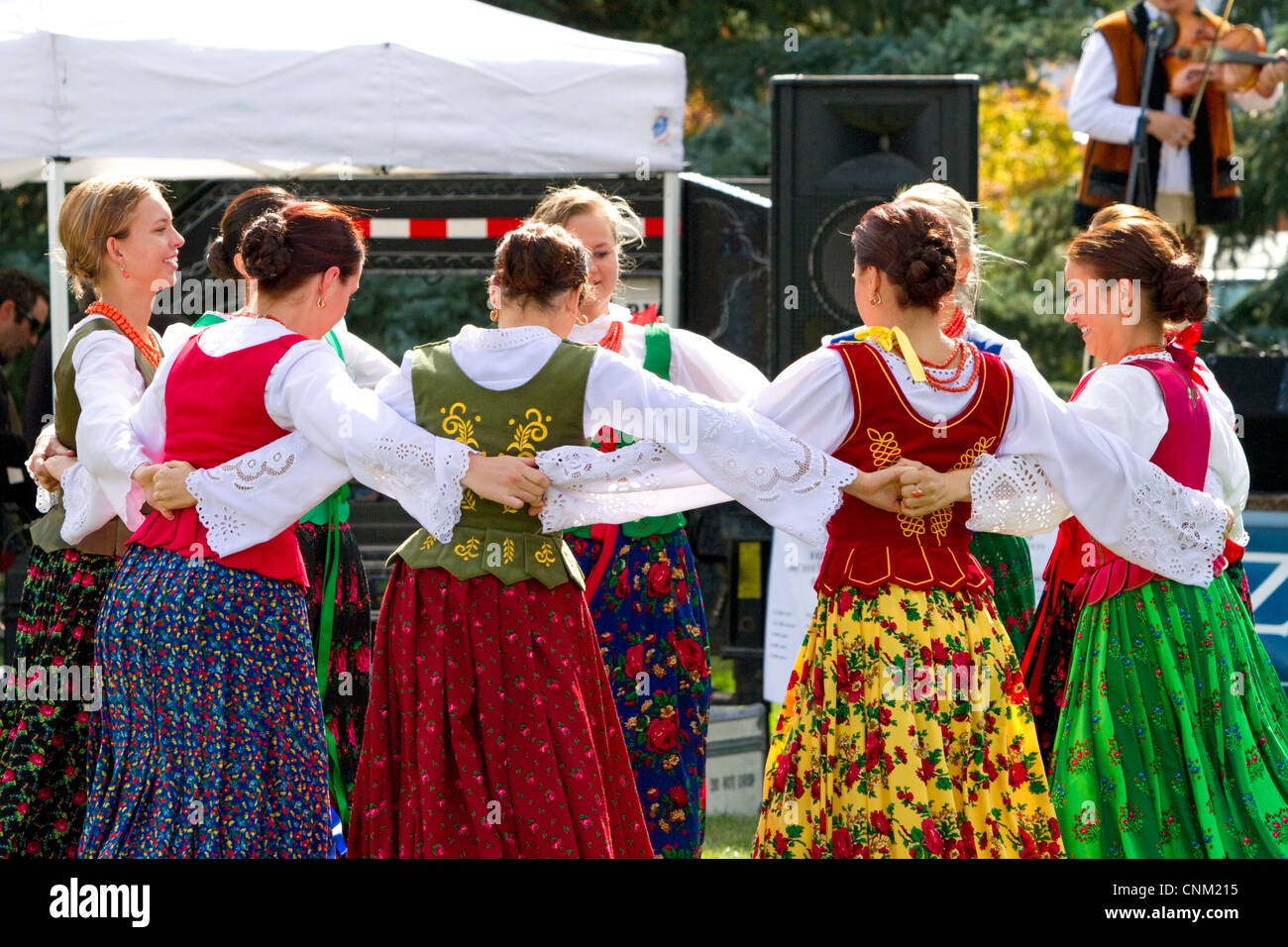 Los montañeses polacos bailarines populares realizar al final de la Oveja Festival en Hailey, Idaho, USA. Foto de stock