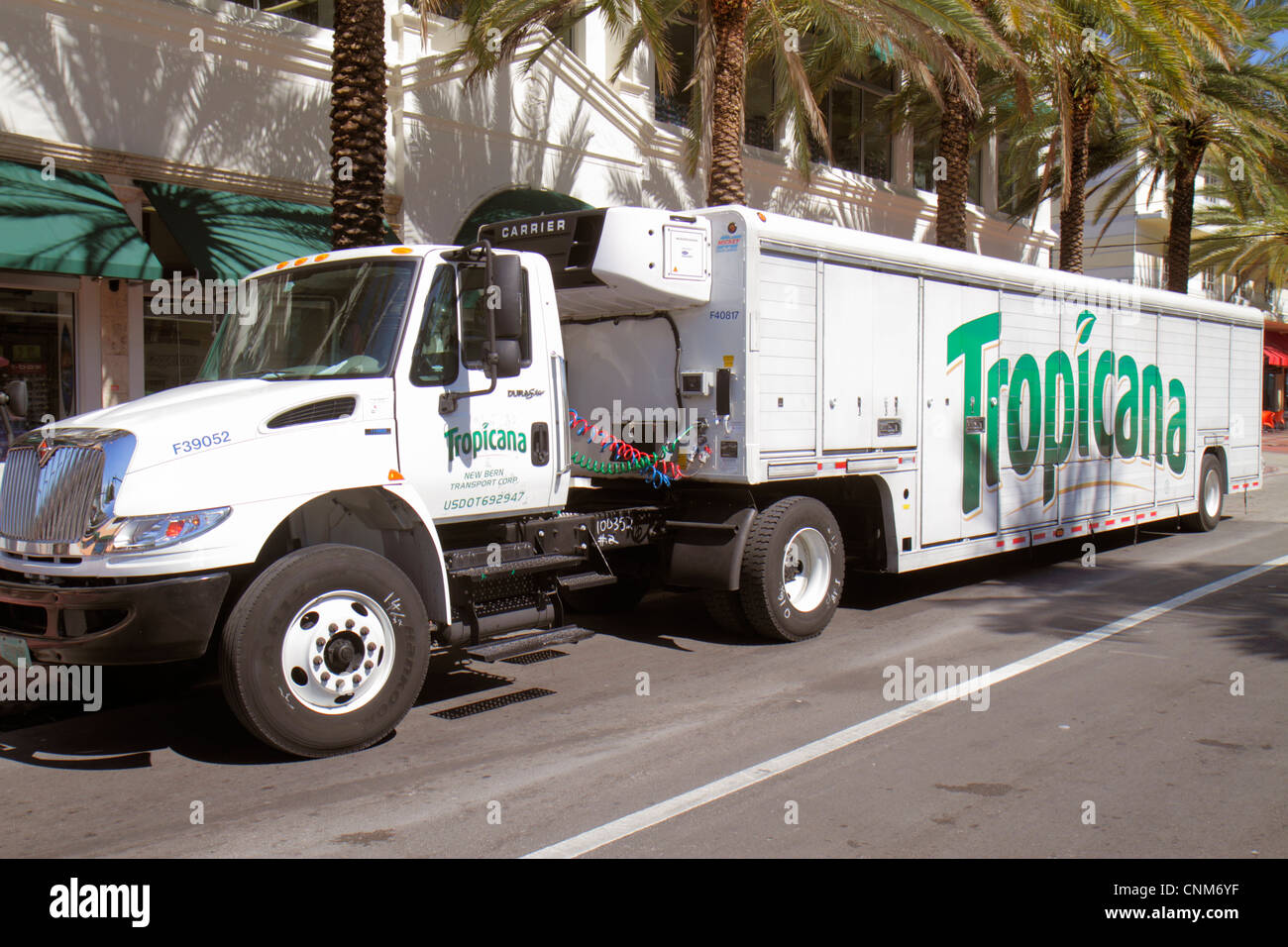 Camion De Reparto De Bebidas Fotos E Imagenes De Stock Alamy