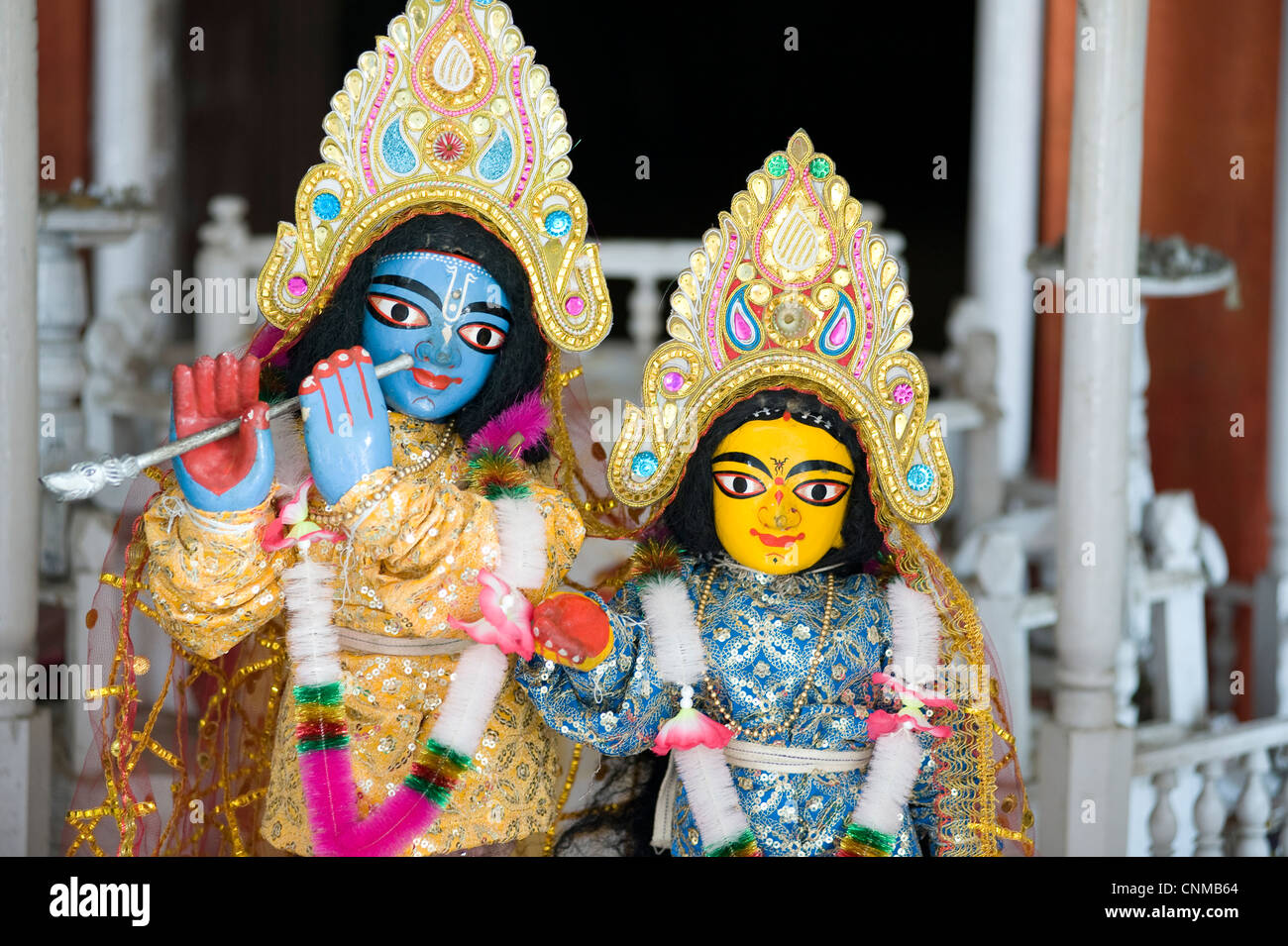 Las Deidades de Sri Krishna y Sri Radhika (Radha) en el templo, Kalna Lalji, Bengala Occidental, India, Asia Foto de stock