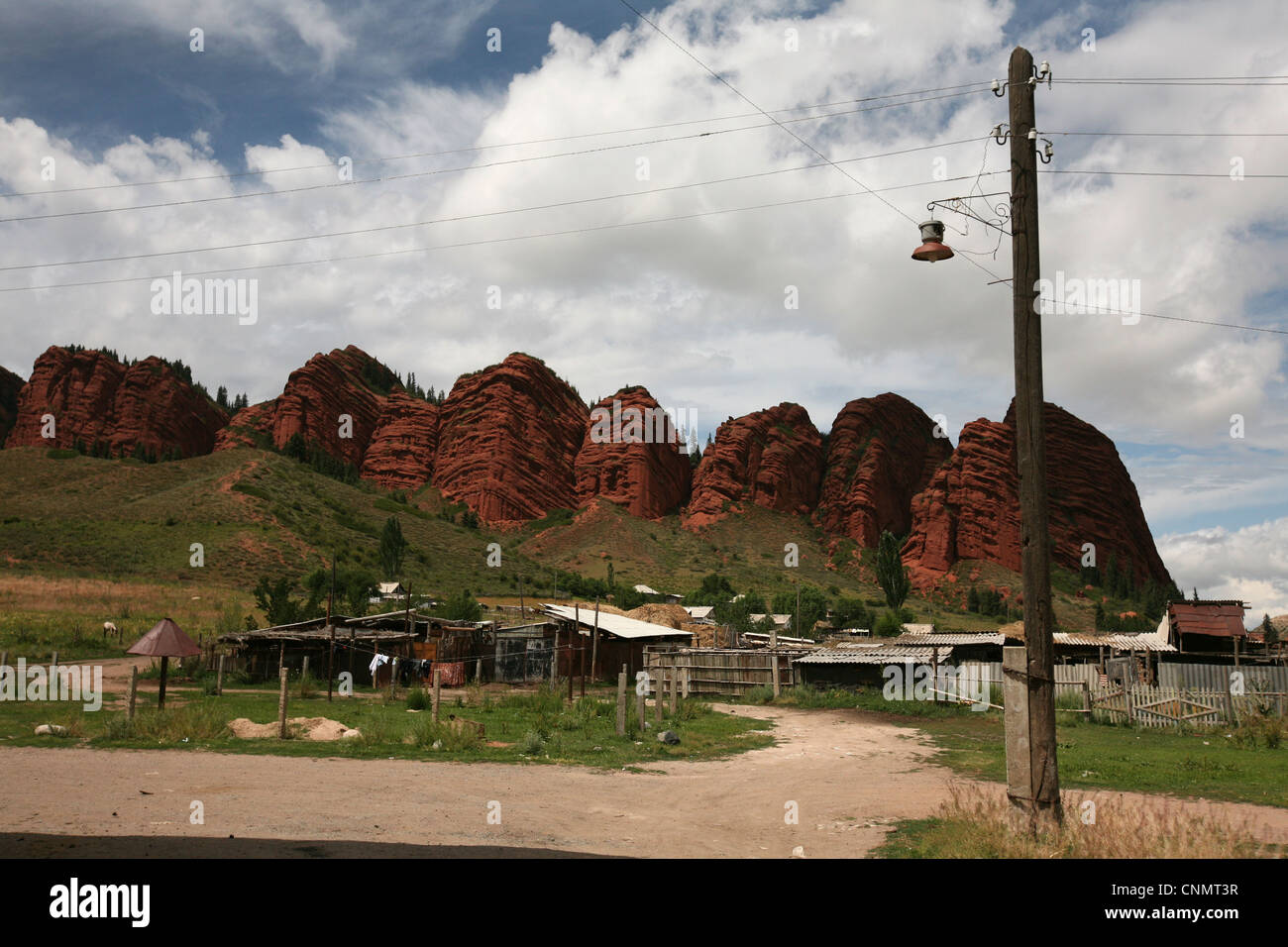 Siete novillos formación rocosa cerca Terskey Ala-Too Jeti-Oguz resort en la cordillera de Tian Shan, en Kirguistán. Foto de stock