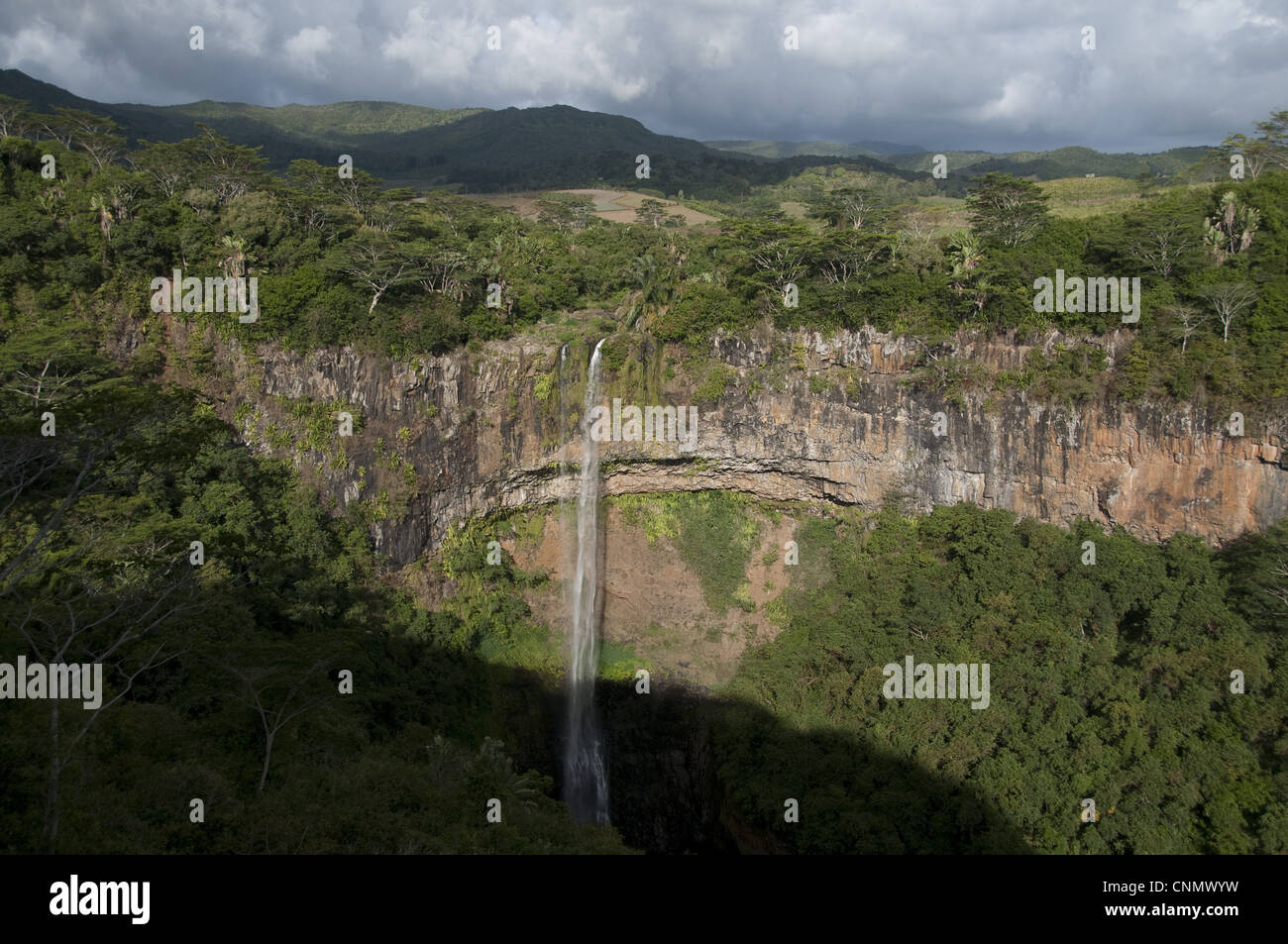 Cascada de Chamarel desde San Denis y Viande Salee Ríos, Black River Gorges N.P., distrito de Black River, al oeste Mauricio Foto de stock