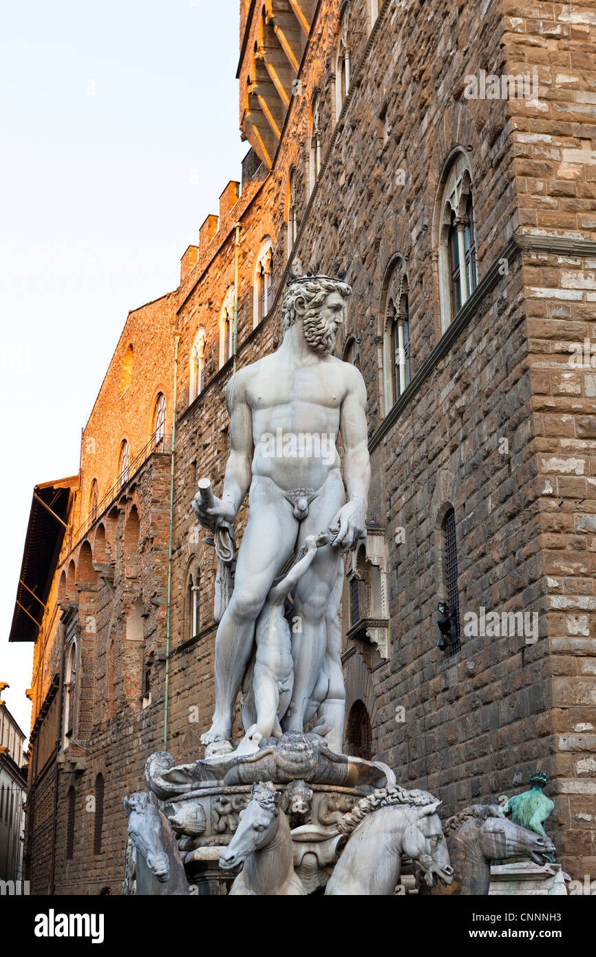 Fuente de Neptuno, la Piazza della Signoria, el Palazzo Vecchio, Florencia, Firenze, Toscana, Italia Provincia Foto de stock