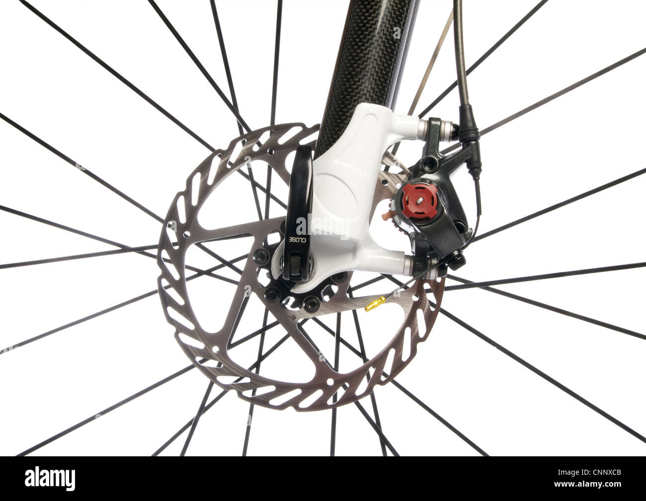 Disco de freno de la bicicleta de montaña y la mordaza sobre fondo blanco  Fotografía de stock - Alamy