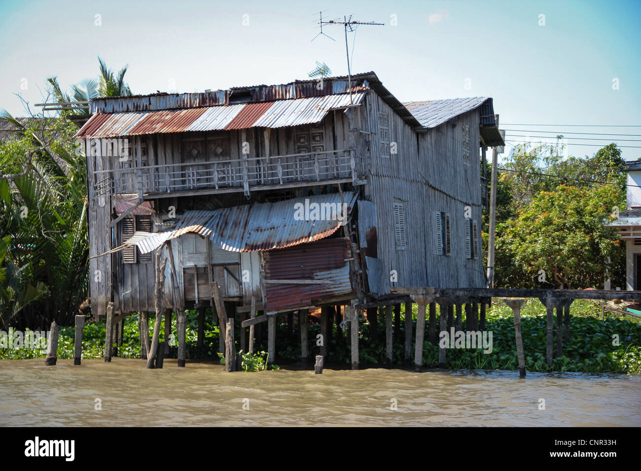 Casa en postes fotografías e imágenes de alta resolución - Alamy