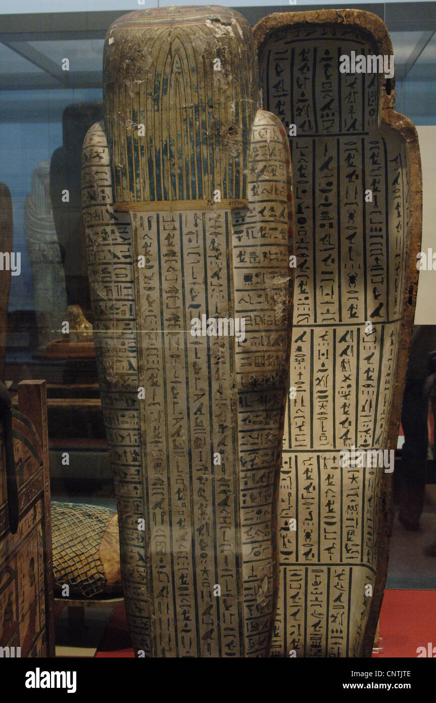 Ataúd de madera pintado interior del sacerdote Hor. 25ª dinastía. Periodo Tardío. Desde la tumba de Hor. Probablemente de Deir el-Bahari. Foto de stock