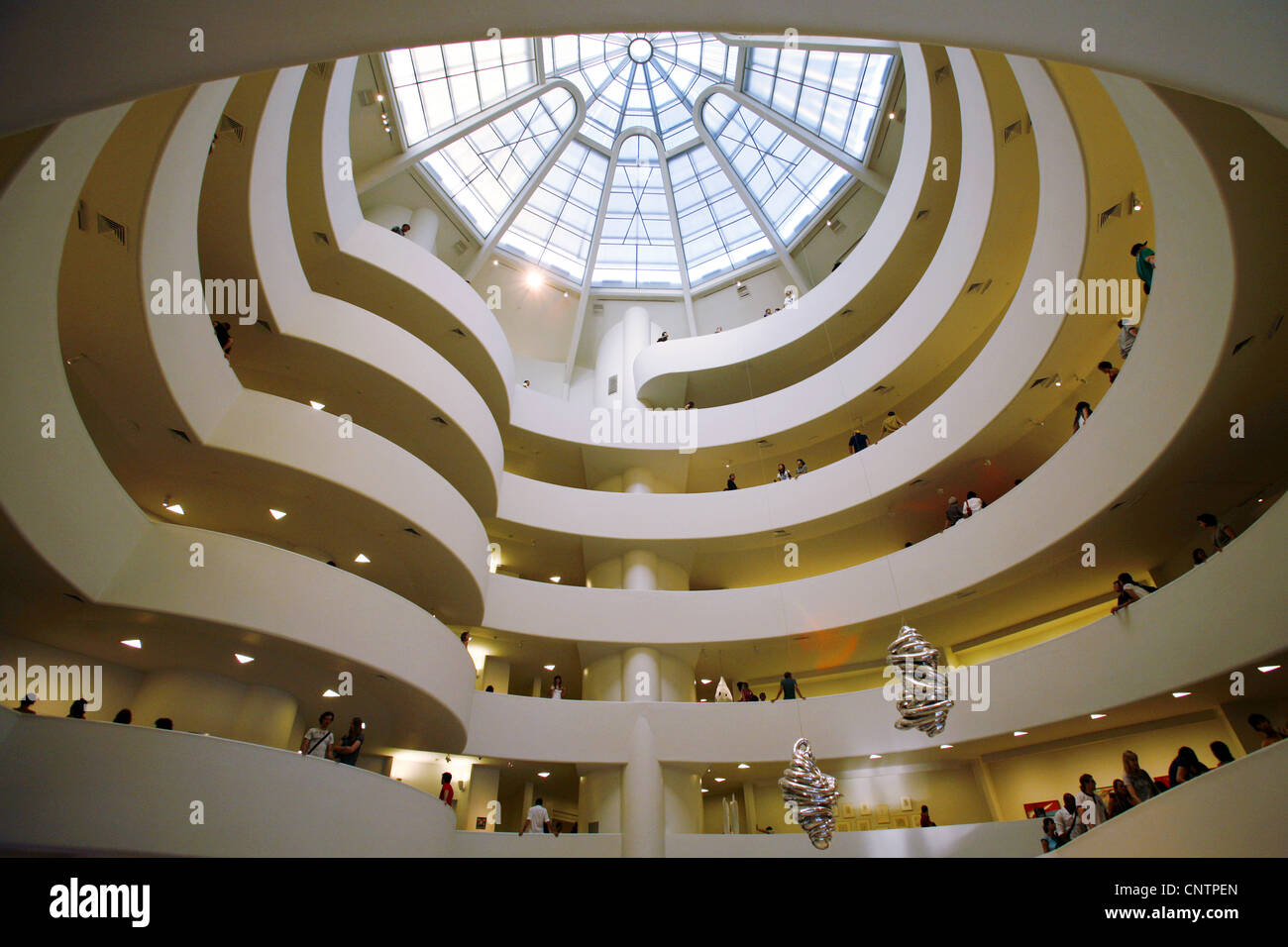 Guggenheim museum new york interior fotografías e imágenes de alta  resolución - Alamy