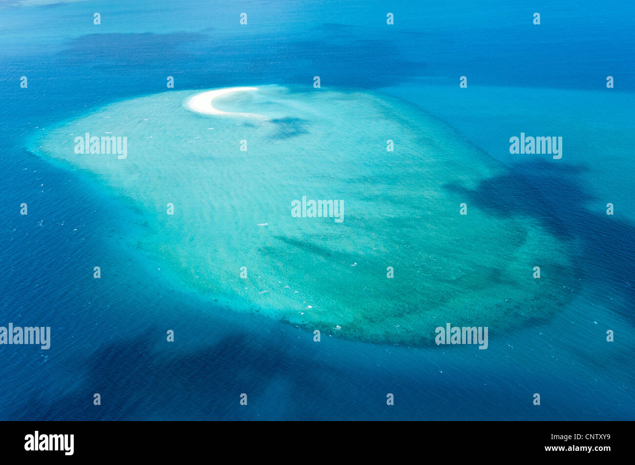 Bancos de arena y arrecifes, Mafia canal entre el estuario del río