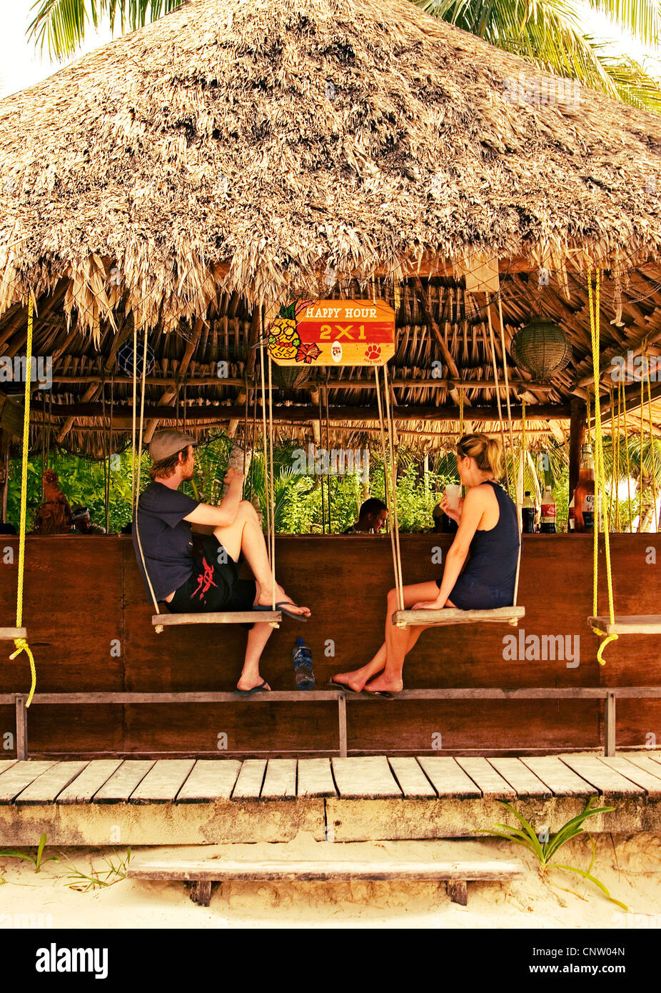 Palapa beach bar fotografías e imágenes de alta resolución - Alamy