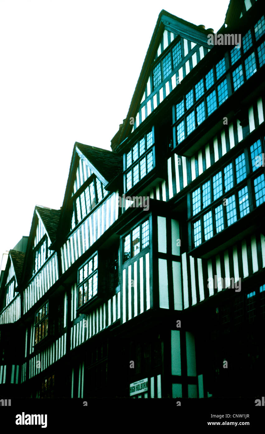 Grapar Inn, High Holborn, Londres Inglaterra en blanco y negro de construir edificios de madera Foto de stock