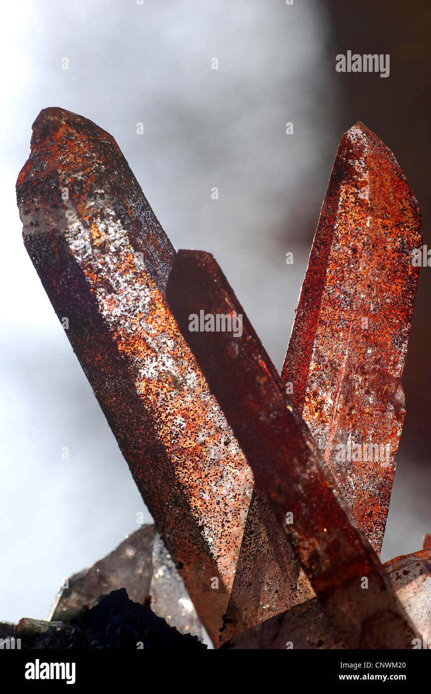 Puntas de cristal de roca con depósitos haematit Foto de stock