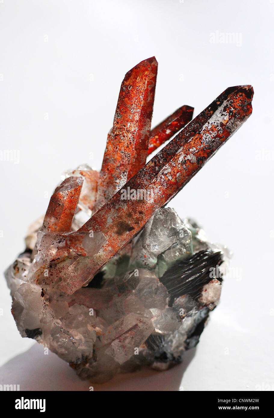 El cristal de roca con haematite rose Foto de stock