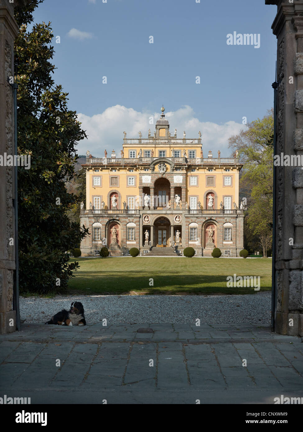 Villa Torrigiani, cerca de Lucca, Italia. Remodelado en el siglo XVII por Maurizio Oddi en estilo manierista. Foto de stock