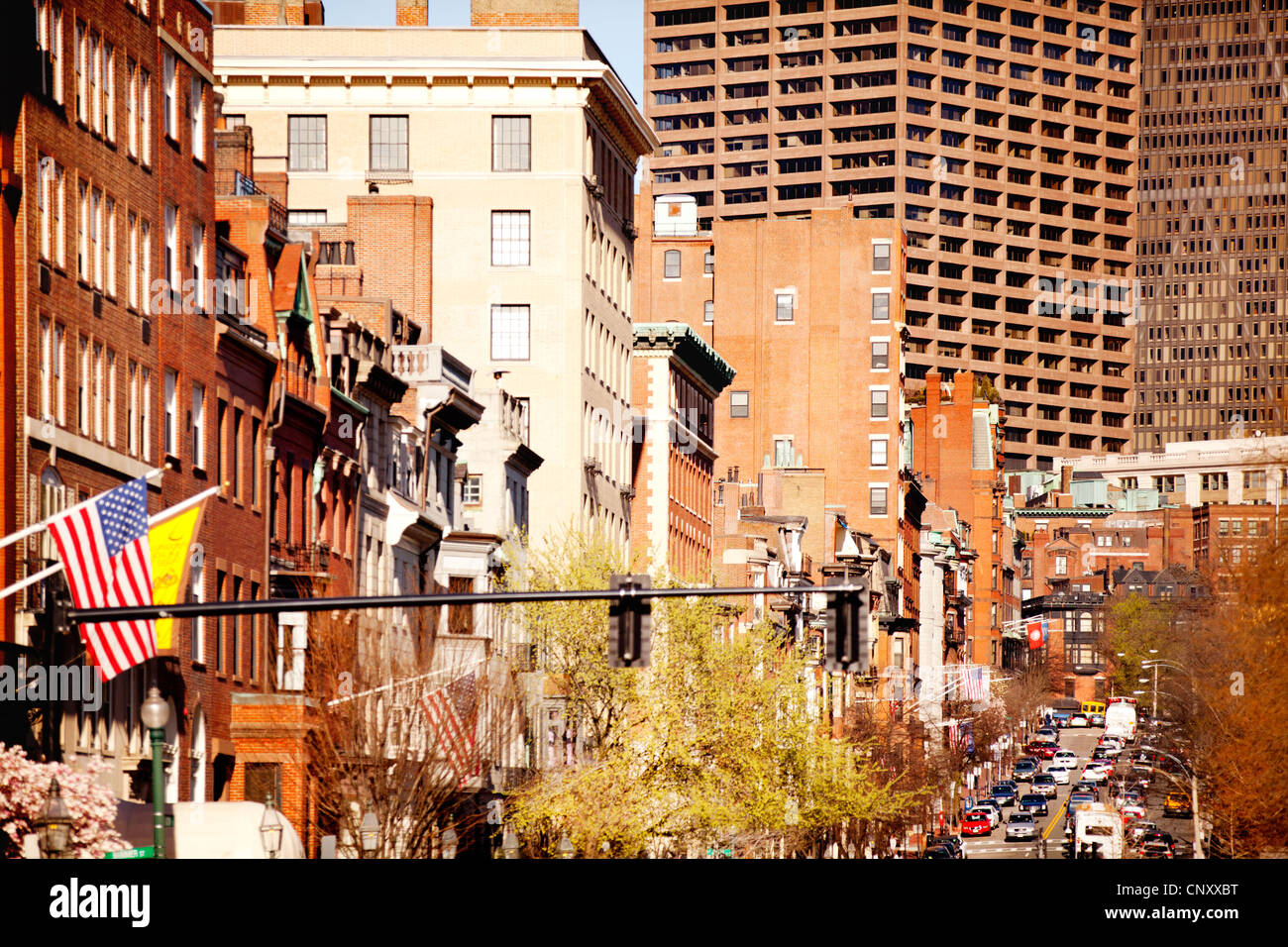 BOSTON, MASSACHUSETTS MA escena urbana de la ciudad de PAISAJES URBANOS CALLE DE NUEVA INGLATERRA PAISAJE SKYLINE ARQUITECTURA BOSTONIAN Boston MA AMERI Foto de stock