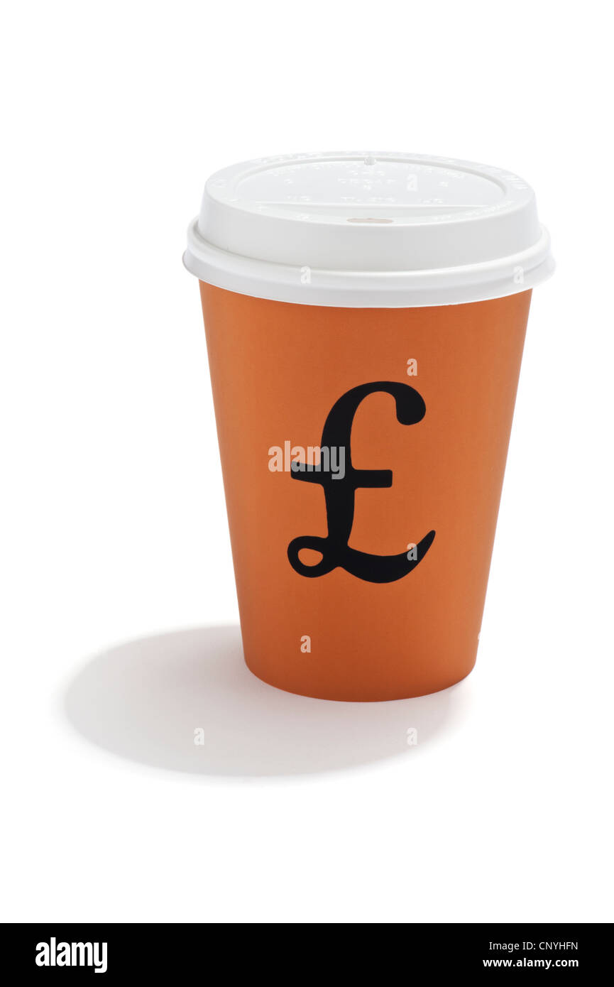 Una bebida para llevar taza con un símbolo de la libra británica Foto de stock