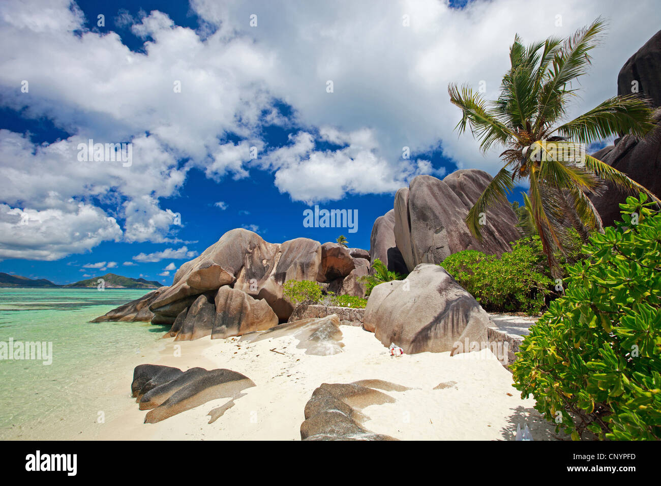 Playa de arena y rocas de granito, Anse Source d'Argent, Seychelles, La Digue Foto de stock
