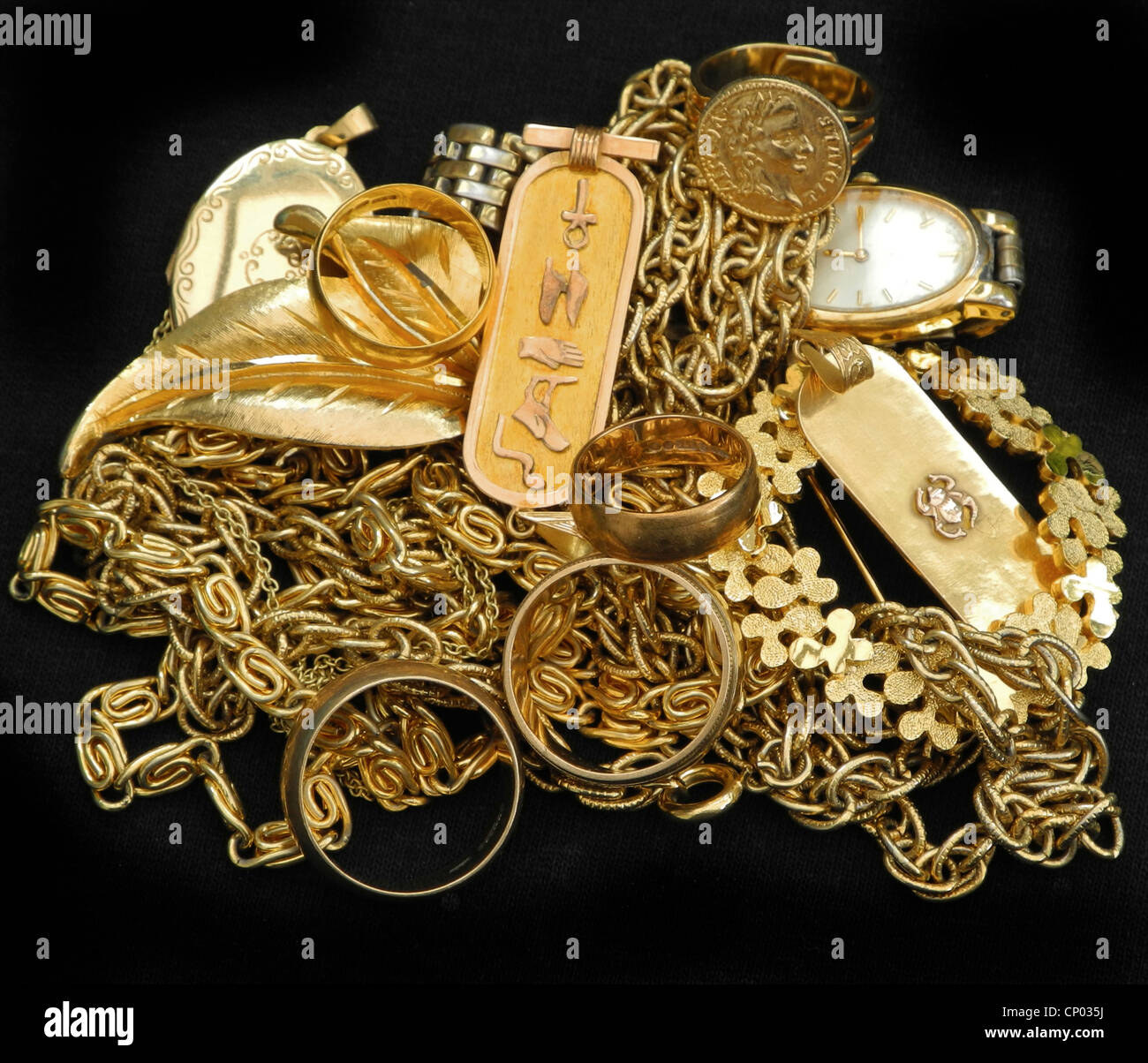 Chatarra de oro es alto en todo momento Fotografía de stock - Alamy