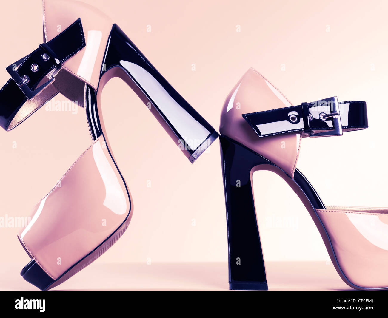 Tacones fotografías e imágenes de alta resolución - Alamy