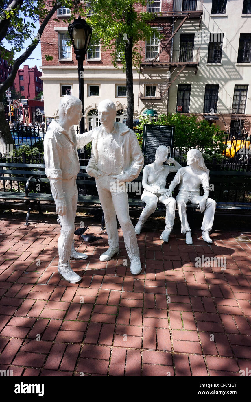 Estatuas del Monumento de la Liberación Gay de George Segal en Christopher Park en Greenwich Village, Nueva York. Foto de stock