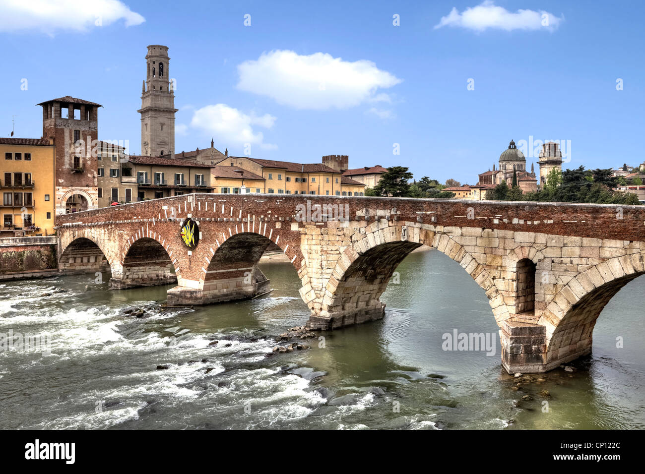 Ponte Pietra, Catedral, San Giorgio in Braida, Verona, Véneto, Italia Foto de stock