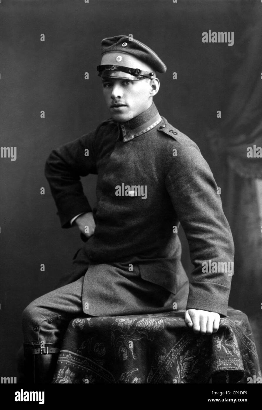 Tren de suministros militares fotografías e imágenes de alta resolución