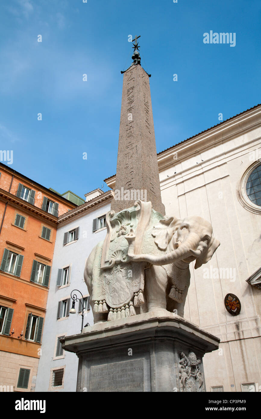 Roma - obelisco de la plaza de Santa Maria sopra Minerva Foto de stock