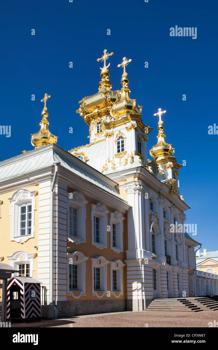 La capilla del este en San Petersburgo, Rusia Palacio Petrodvorets Foto de stock