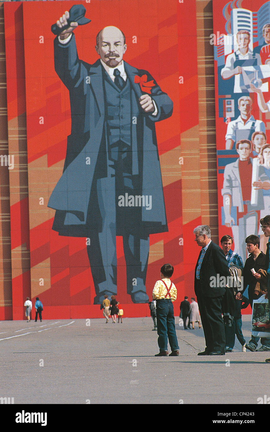 Rusia siglo xx. 80 - San Petersburgo. Mural retrato de Vladimir Ilich Lenin Foto de stock