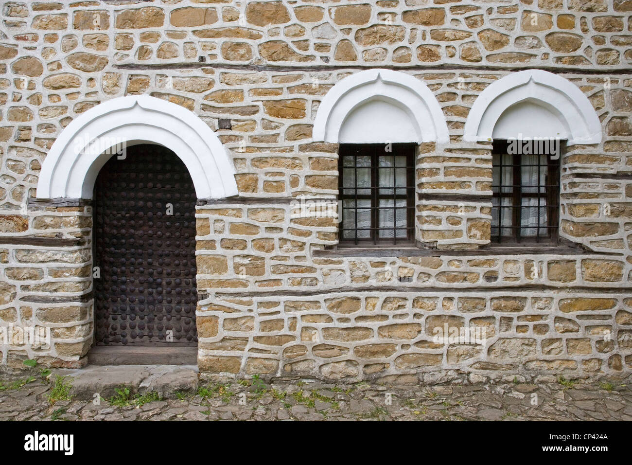 Bulgaria - Arbanasi. Casa Kostanziliev (siglo XVI-XVII). Las puertas y ventanas, estilo oriental Foto de stock