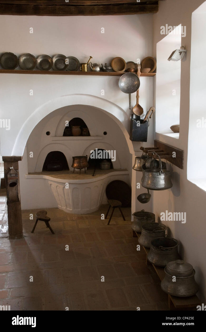 Bulgaria - Arbanasi. Casa Kostanziliev (siglo XVI-XVII). Interior. Microondas Foto de stock