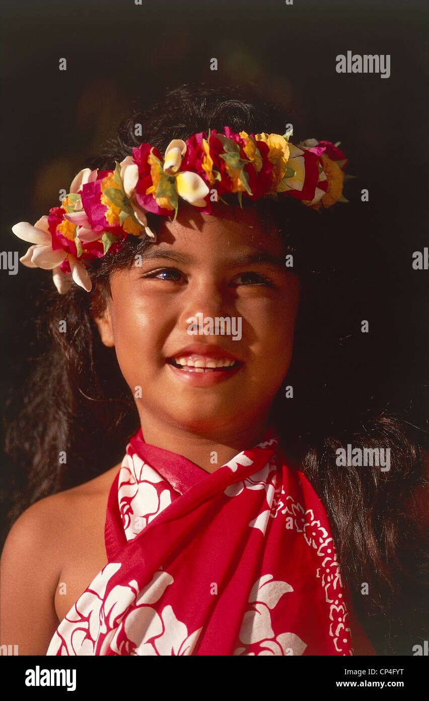 Estados Unidos de América - Hawaii - Isla de Maui. Chica con ropa  tradicional Fotografía de stock - Alamy