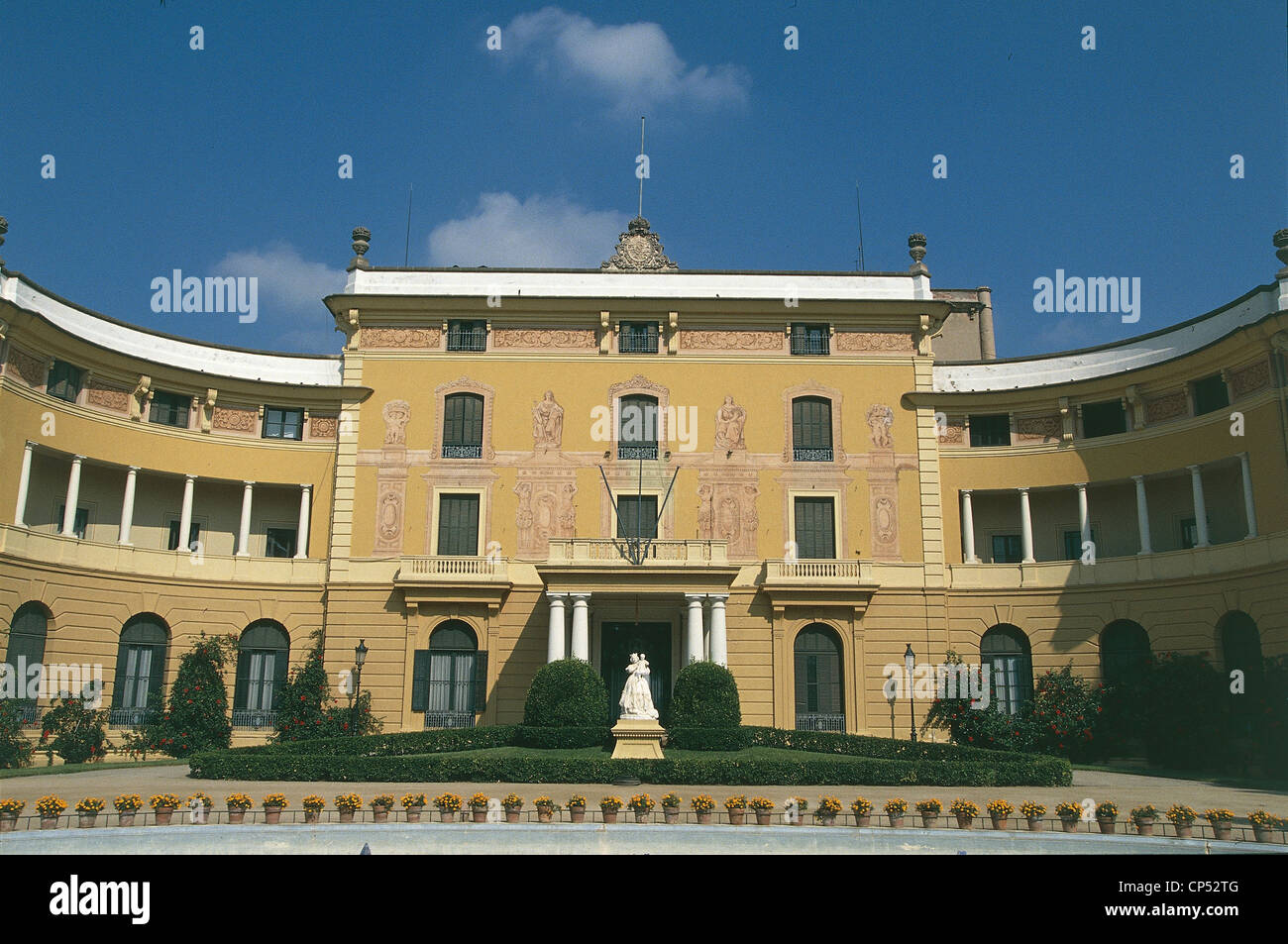 España - Cataluña - Barcelona. Palacio de Pedralbes, hogar del Museo de  Cerámica y Artes Decorativas Fotografía de stock - Alamy