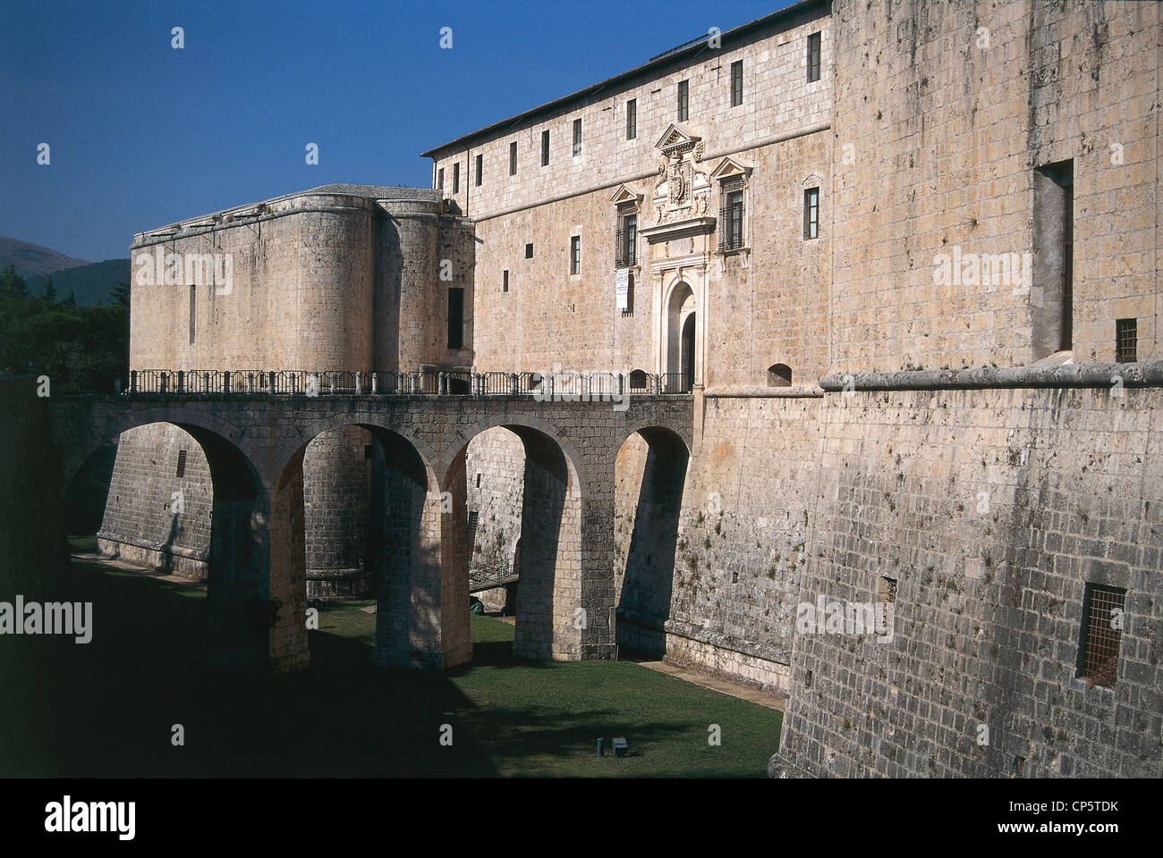 Abruzzo - L'Aquila. El Castillo, una fortaleza construida en el siglo XVI. Arquitecto Don Pirro Luis Escribano. Foto de stock