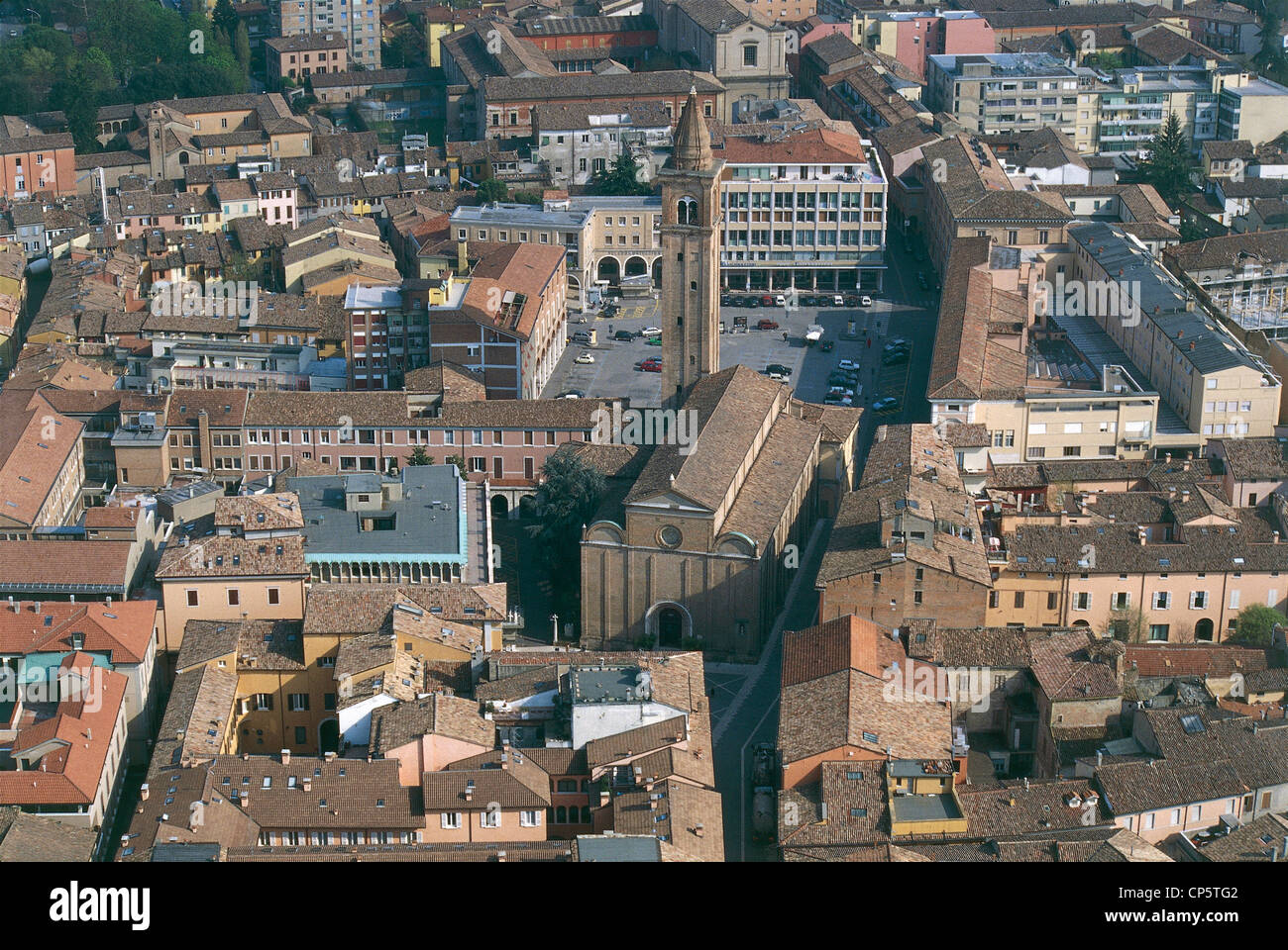 Emilia Romagna - Cesena (Para). Vista de la Catedral. Vista aérea. Foto de stock