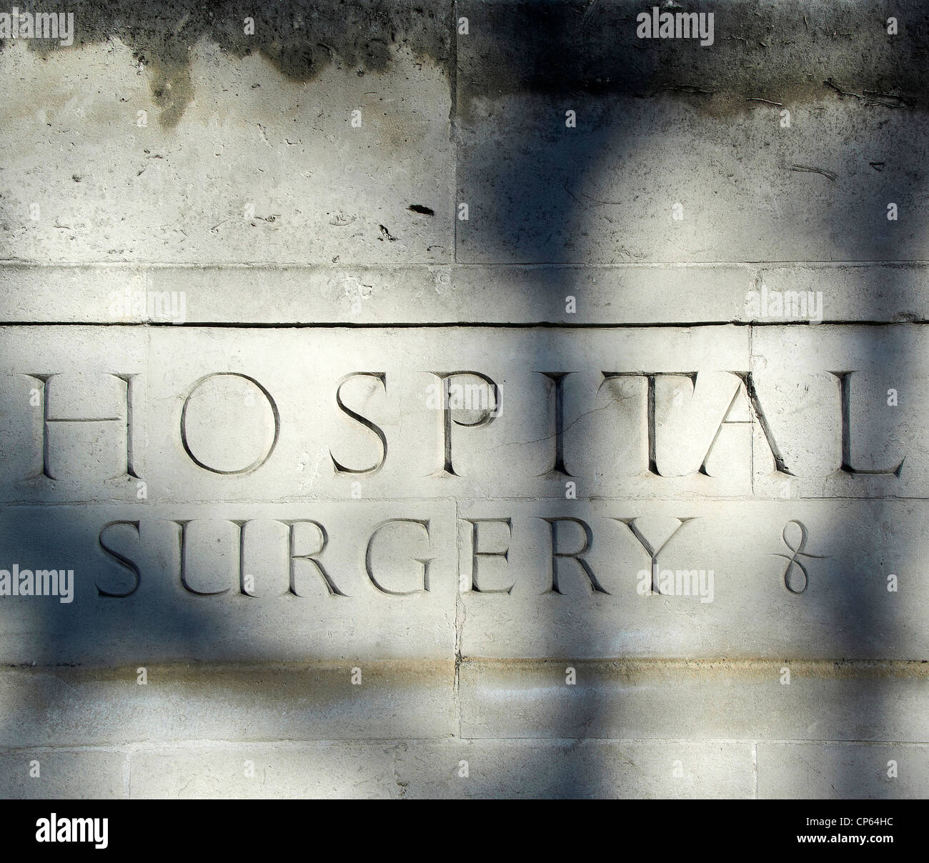 Hospital firmar tallada en piedra, Londres Foto de stock