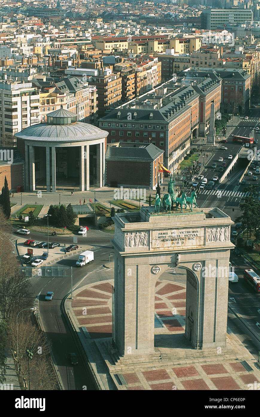 España - Madrid. Plaza de la Moncloa con el Arco de la Victoria. Foto de stock