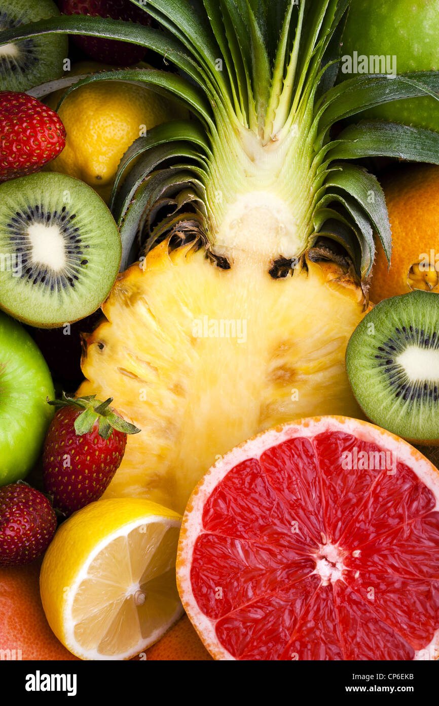 Variedad de frutas - y todo en rodajas Foto de stock