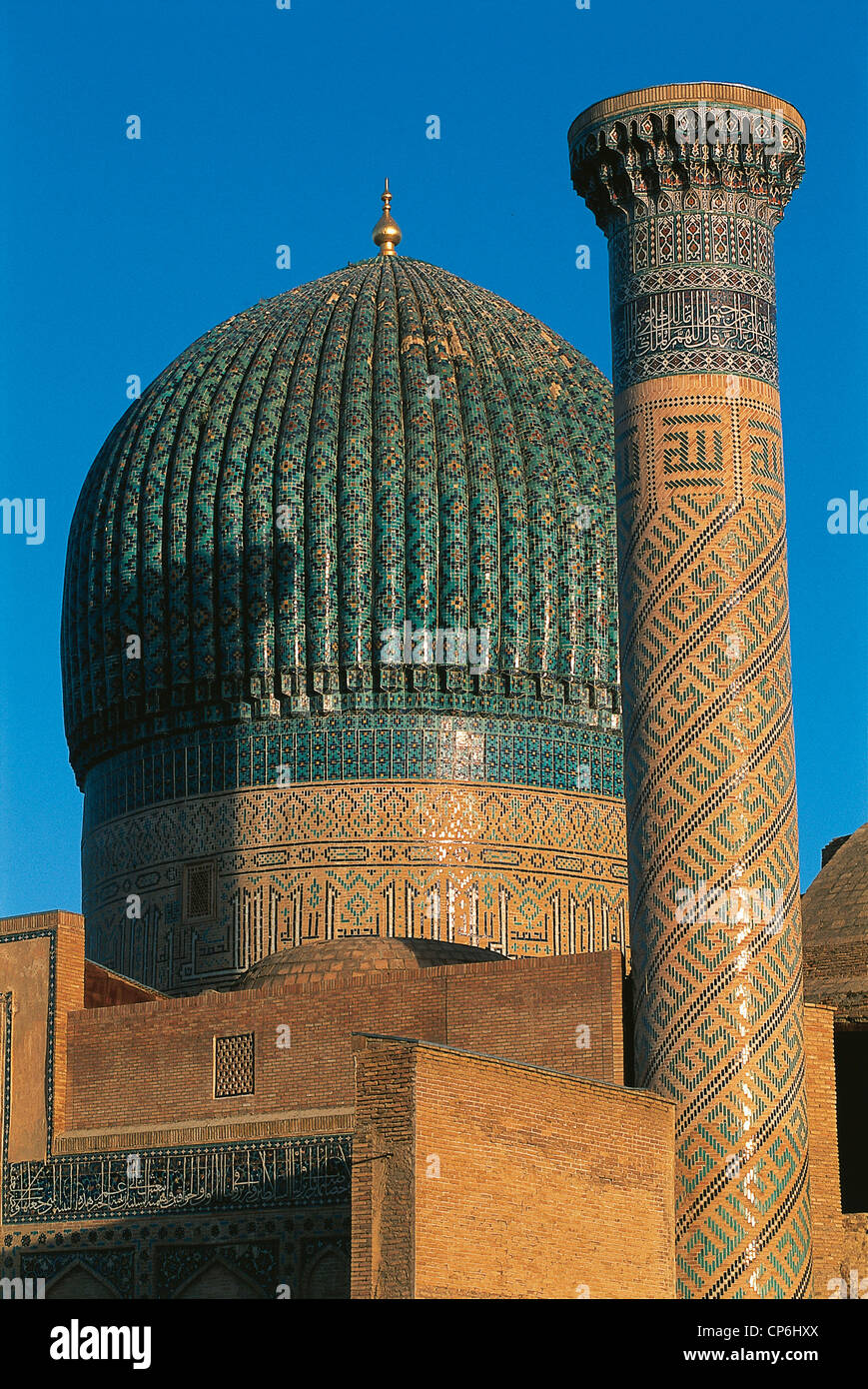 Uzbekistán SAMARCANDA MAUSOLEO Gur Emir Timur domo 1403-04 Foto de stock