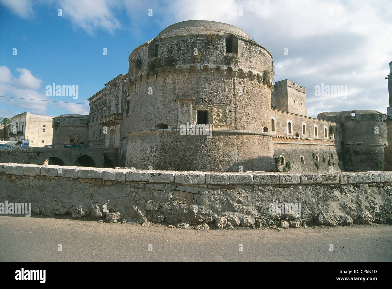 Puglia - península de Salento - Corigliano d'Otranto (Le), el castillo Foto de stock