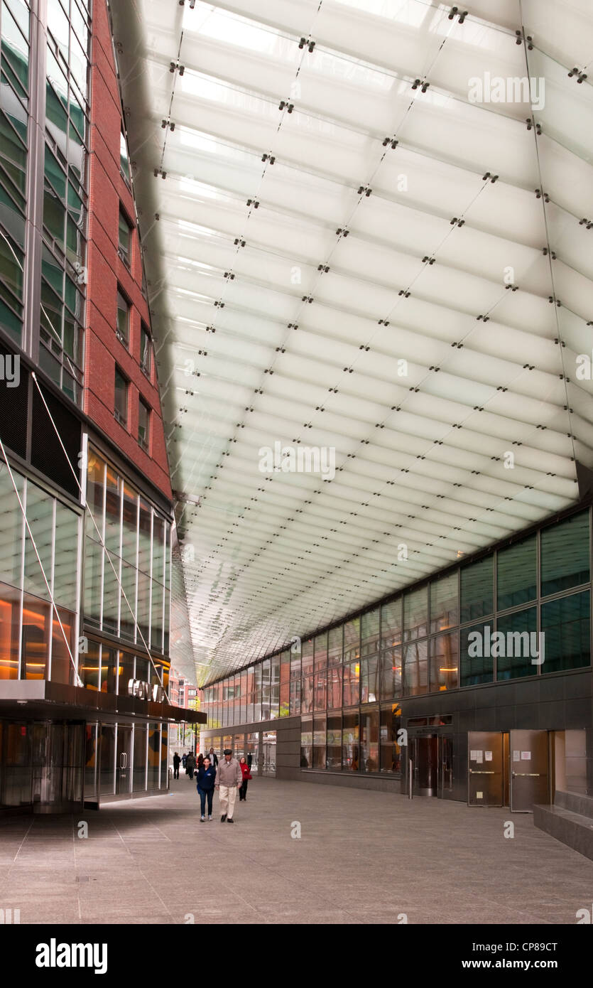 Canopy diseñado por Preston Scott Cohen para Goldman Sachs en Battery Park City en el extremo norte camino Foto de stock