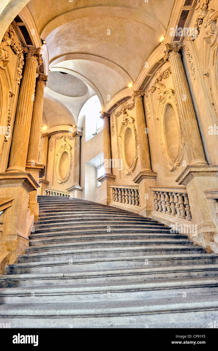 Europa, Italia el Palazzo Carignano de Turín Piamonte la escalera en espiral Foto de stock