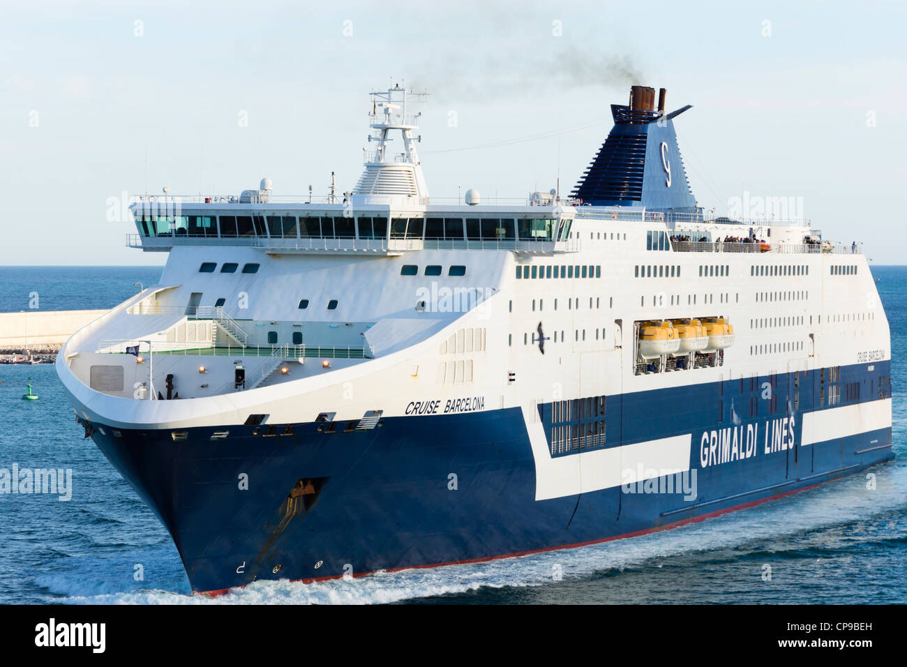 Port de Barcelona. Grimaldi Lines ferry. Cruise Barcelona Fotografía de  stock - Alamy