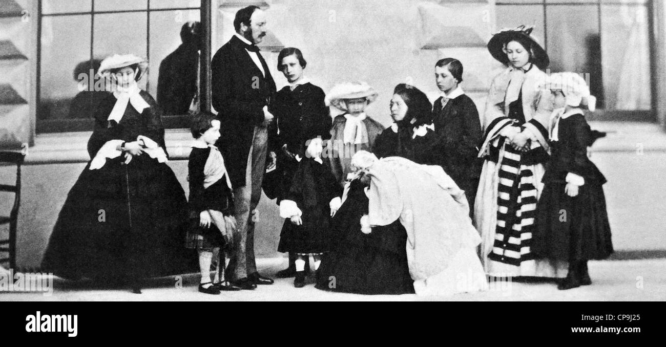 El Príncipe Alberto, la Reina Victoria y sus nueve hijos. Foto de stock