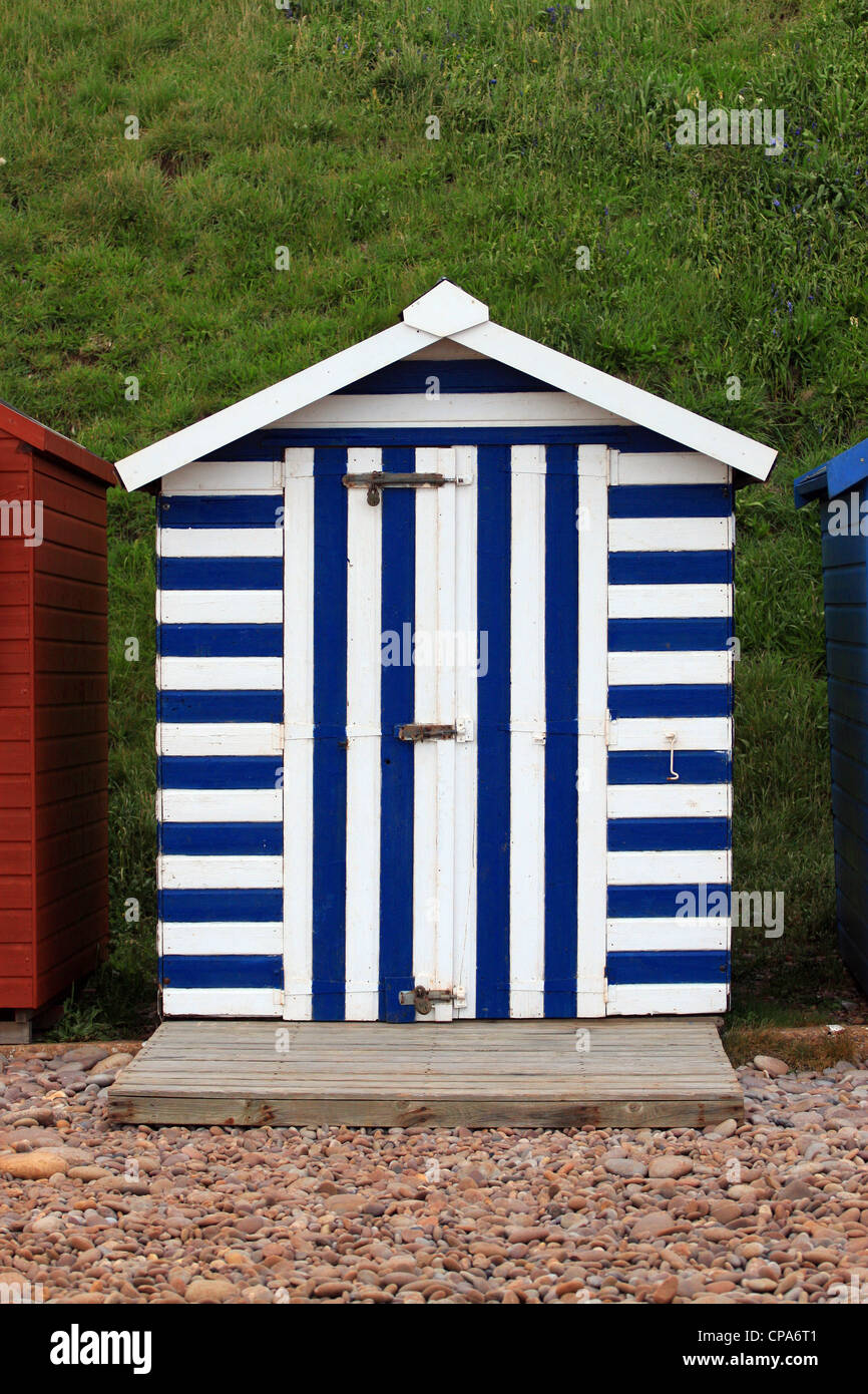 Cabaña en la playa azul y blanco en Exmouth UK Foto de stock