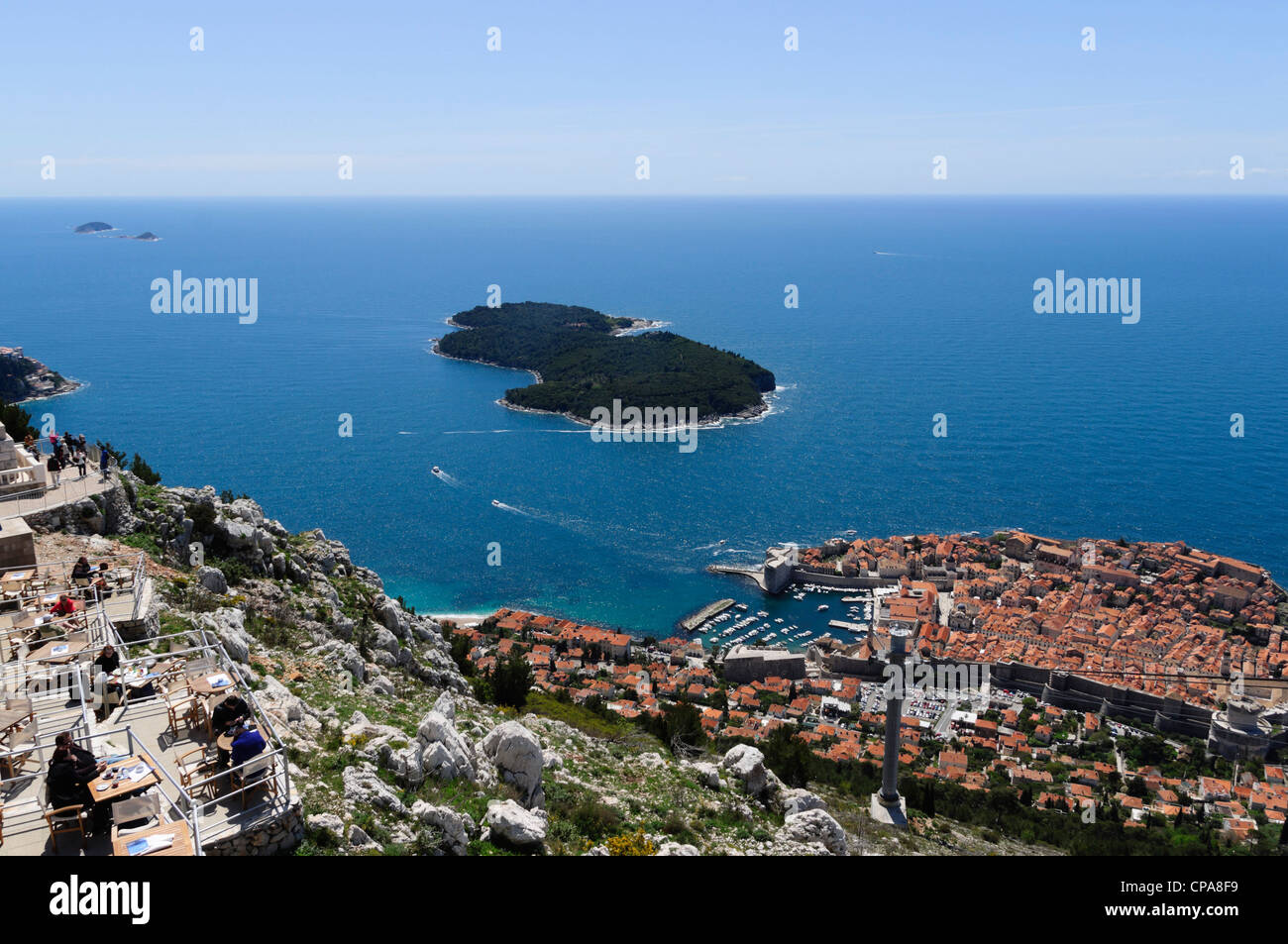 Dubrovnik, Croacia - el Funicular a la colina de SRD, vista a la ciudad. Foto de stock