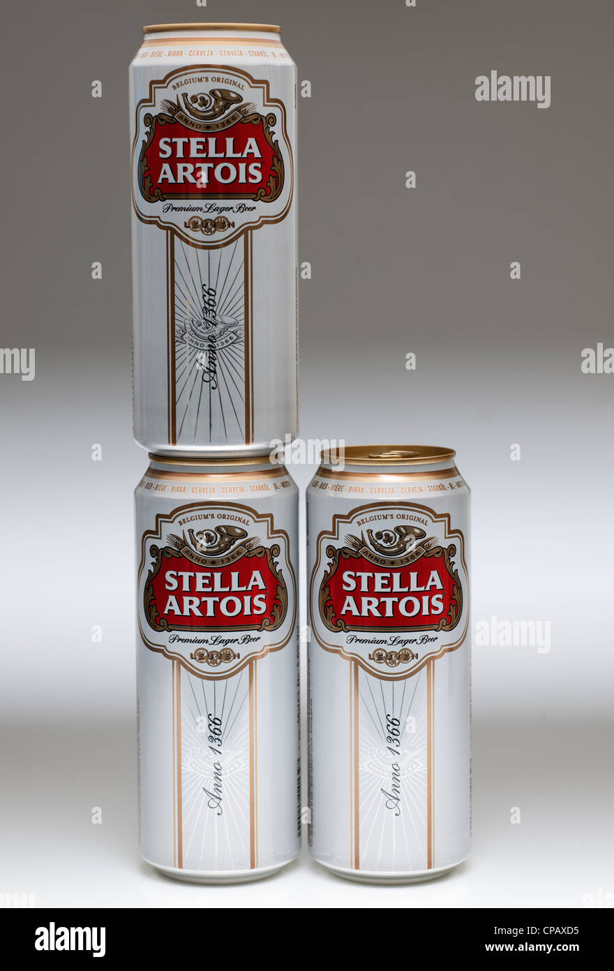 Tres latas de Stella Artois lager Foto de stock