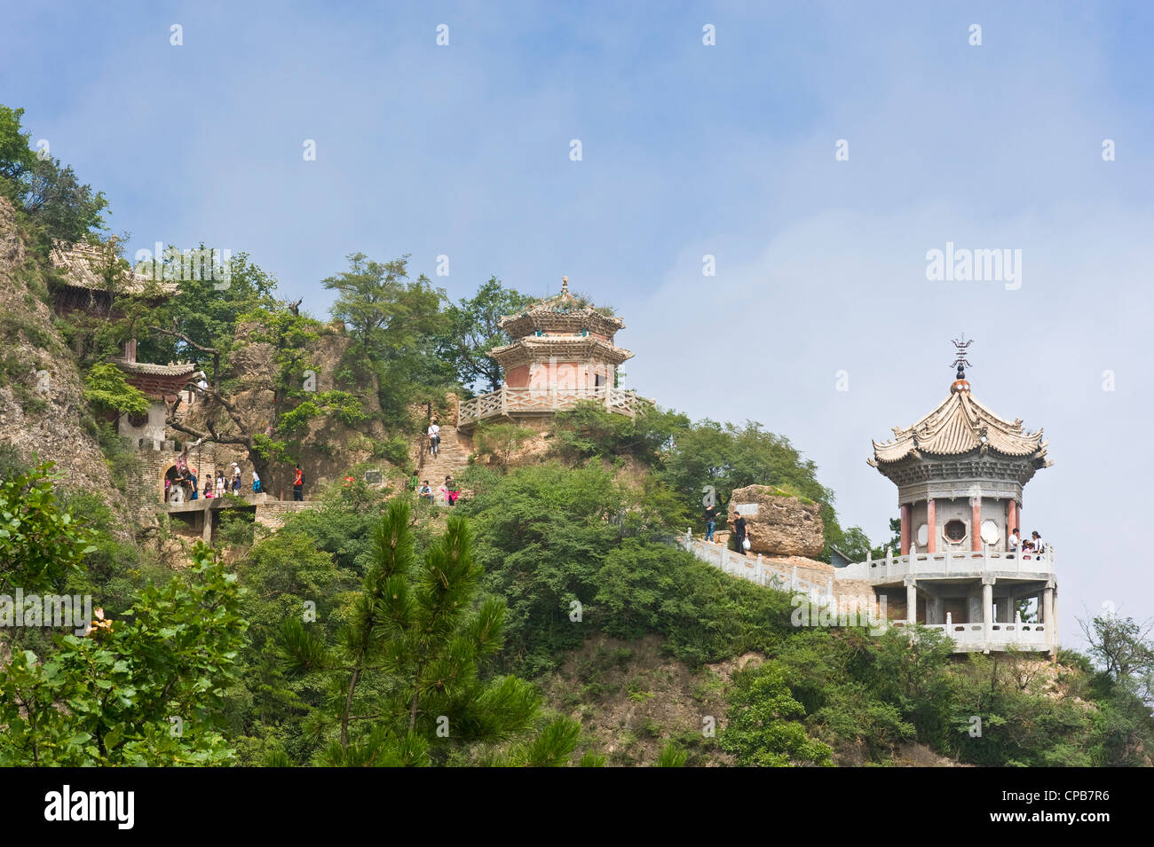 Las tres religiones en el Monte del Templo, cerca de la ciudad de Pingliang Kongtong en China. Foto de stock