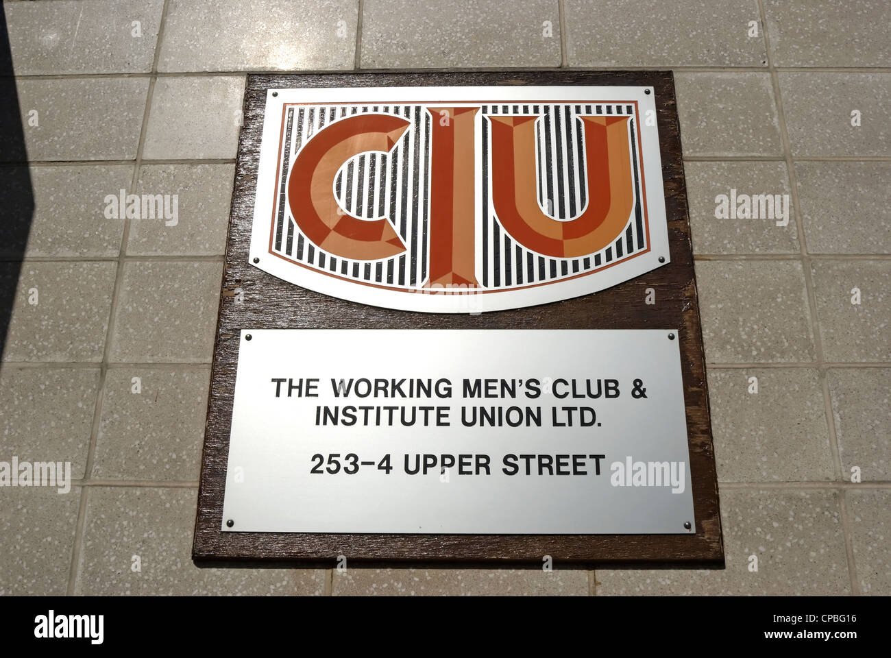 Firmar en la oficina principal del instituto y Working Mens Club Unión, ciu, Islington, Londres, Inglaterra Foto de stock